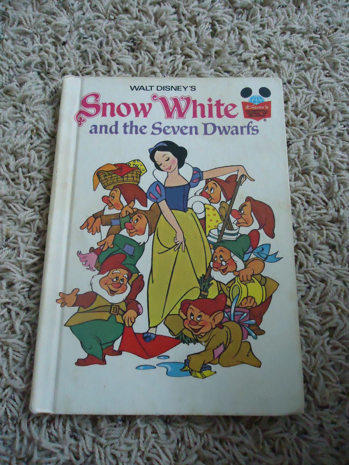 Snow White & the Seven Dwarfs (Disney's Wonderful World of Reading)