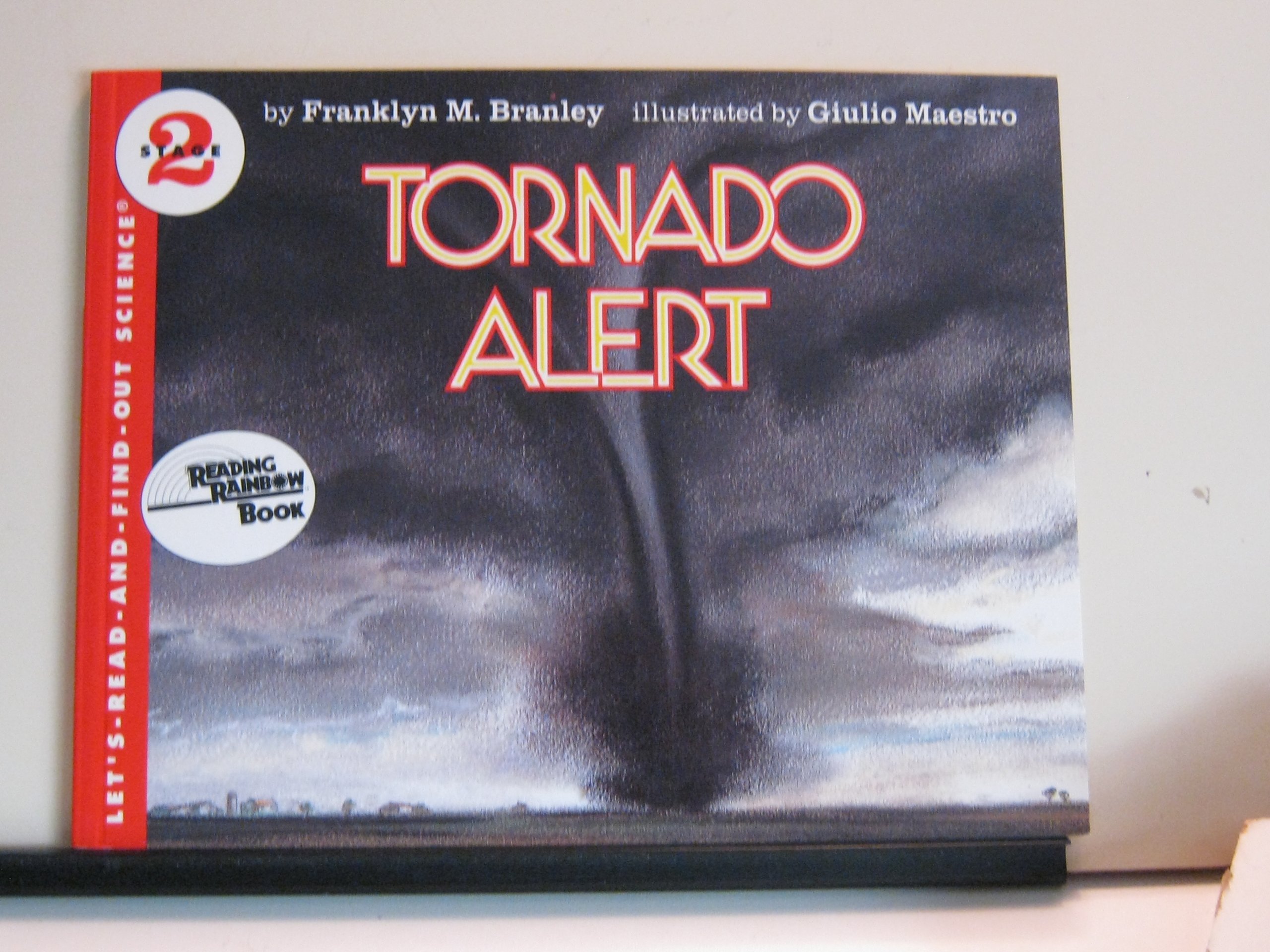 Tornado Alert (Let's-Read-and-Find-Out Science 2)