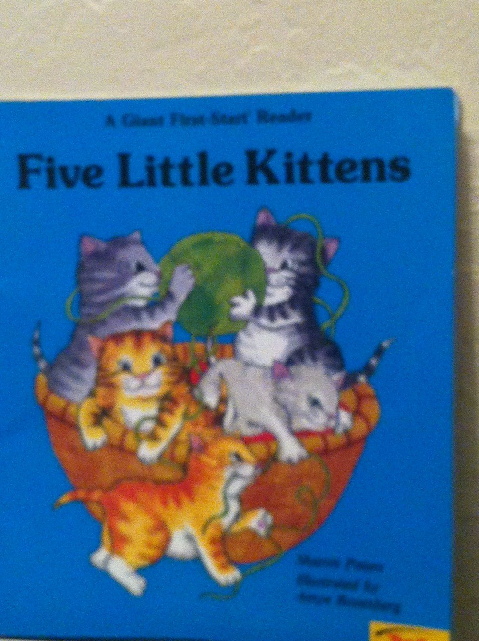 Five Little Kittens (Giant First Start Reader)