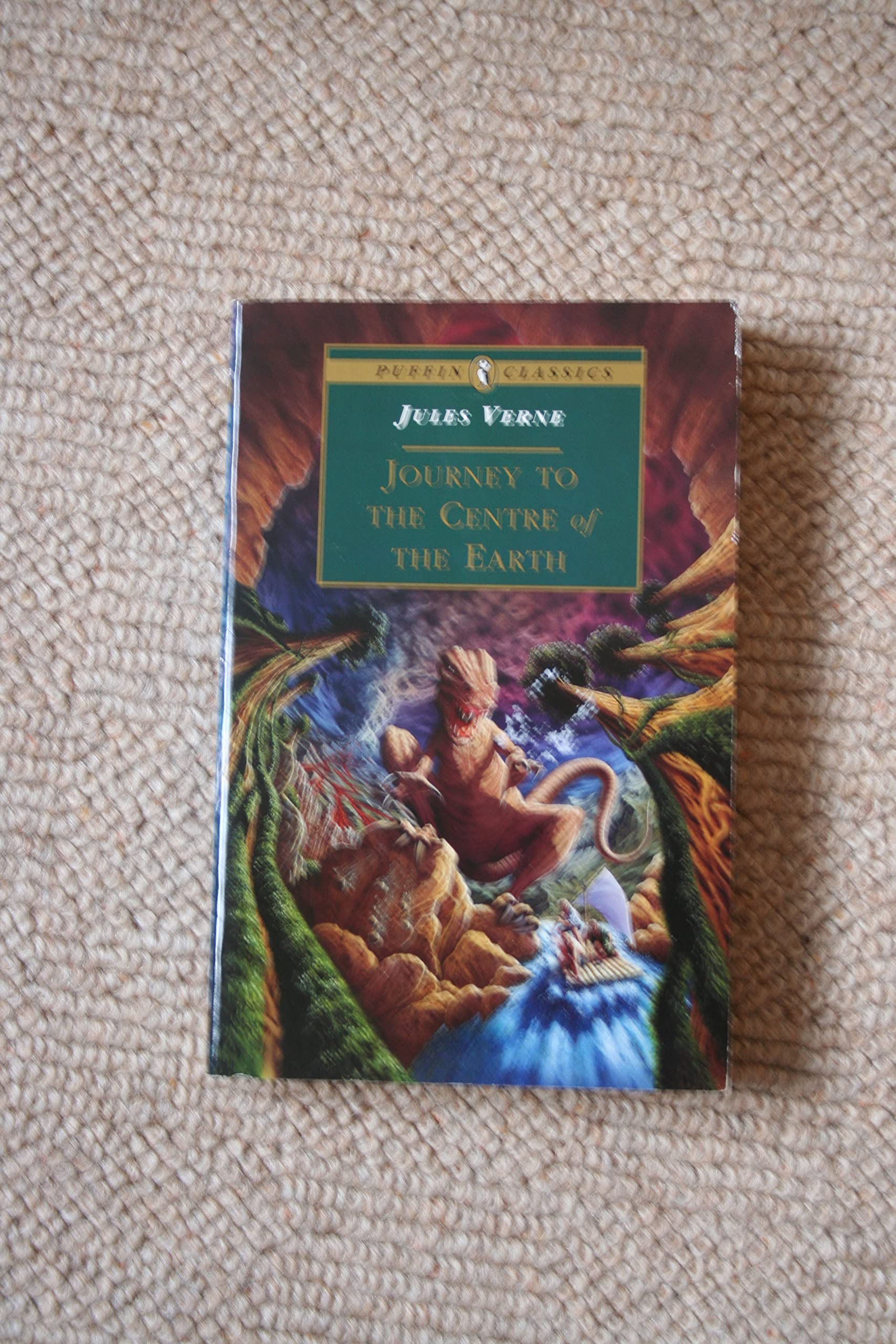 Journey to the Centre of the Earth (Puffin Classics)
