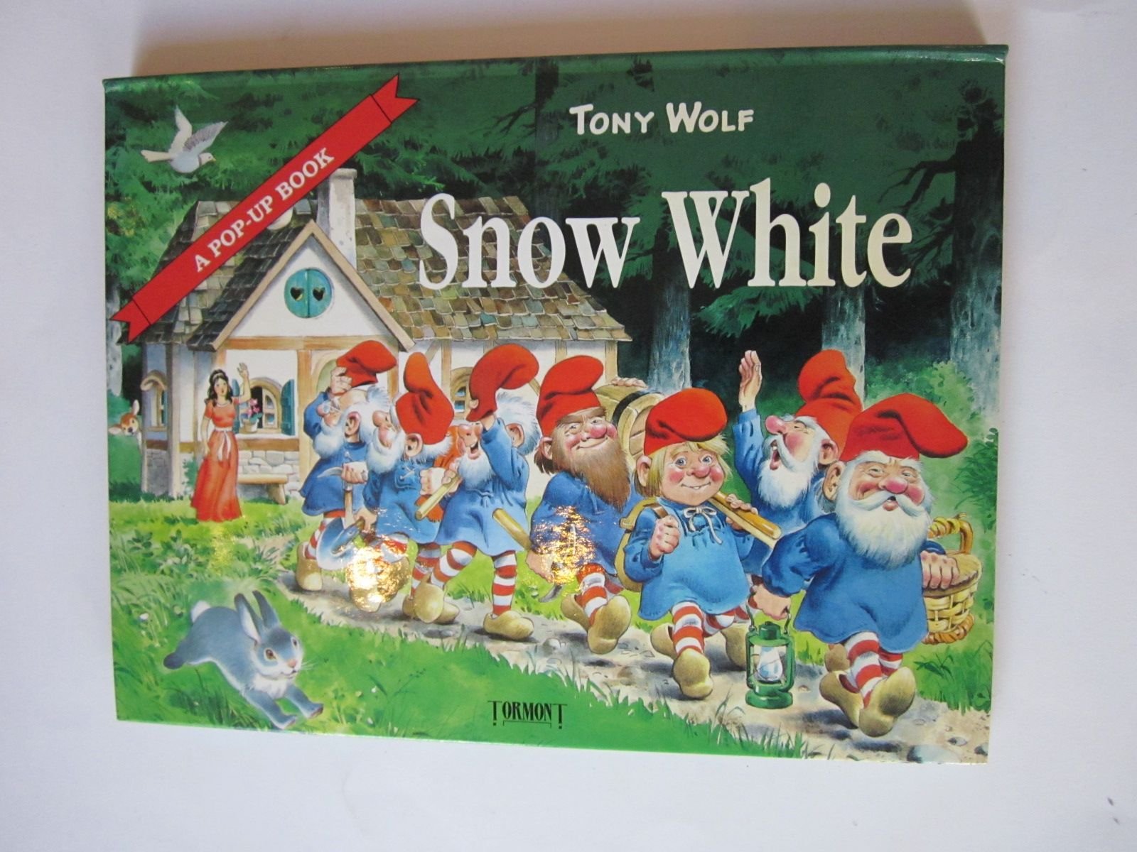 Snow White: A Pop-Up Book