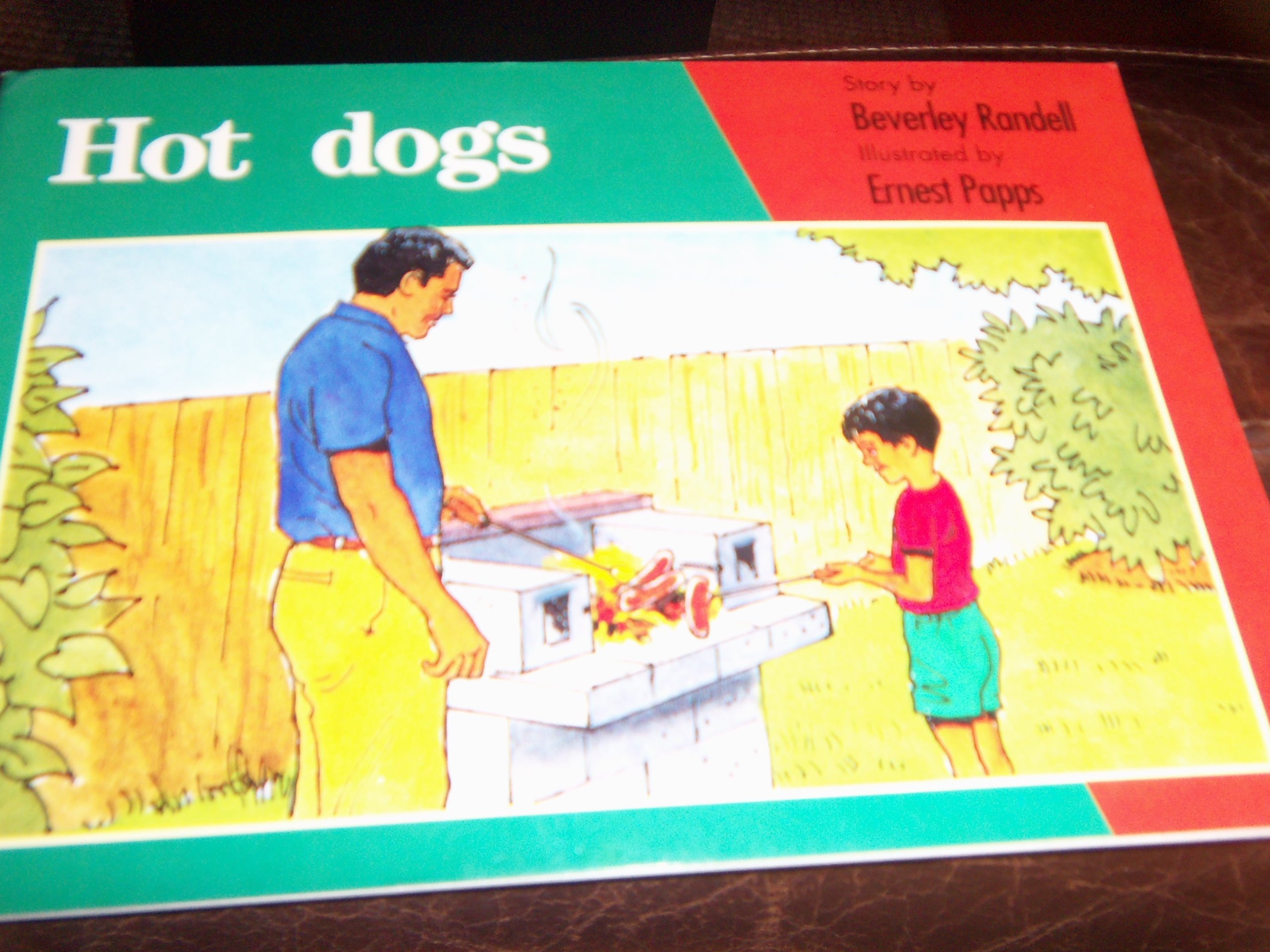 Hot Dogs (New PM Story Books, Red Level/City Kids)