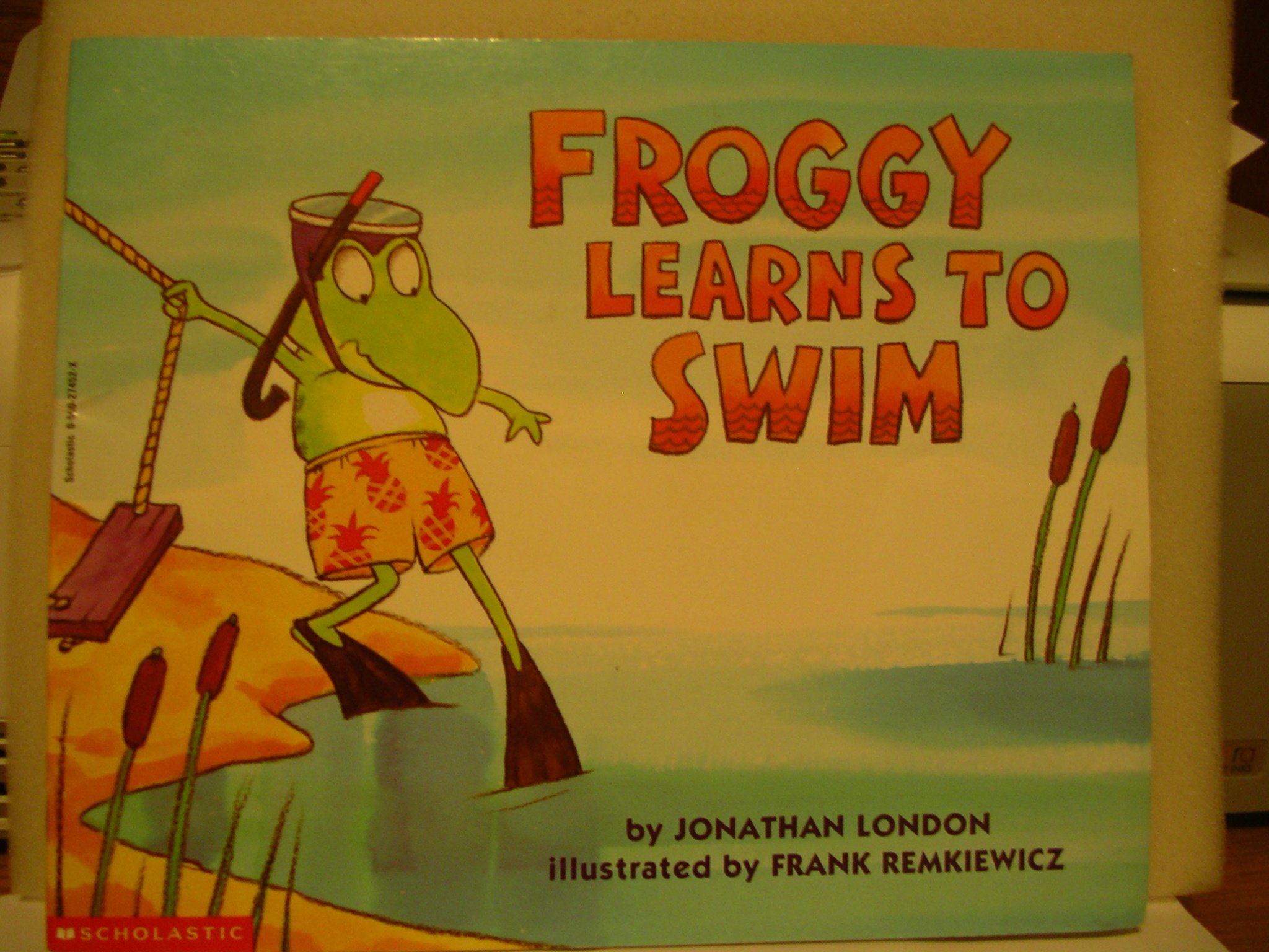 Froggy Books: Froggy Learns to Swim