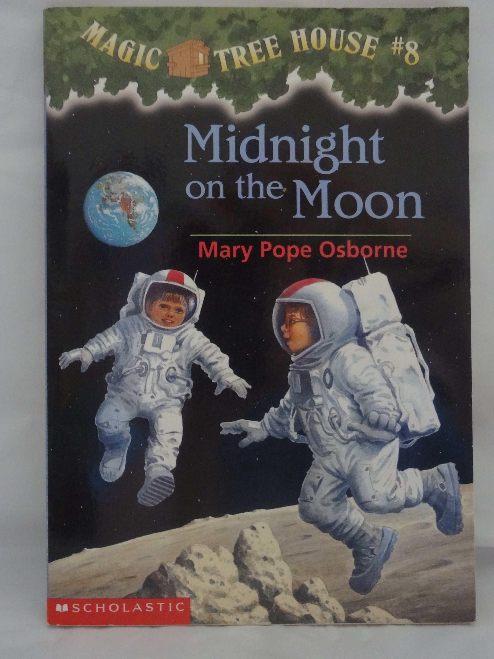 Midnight on the Moon (Magic Tree House #8)