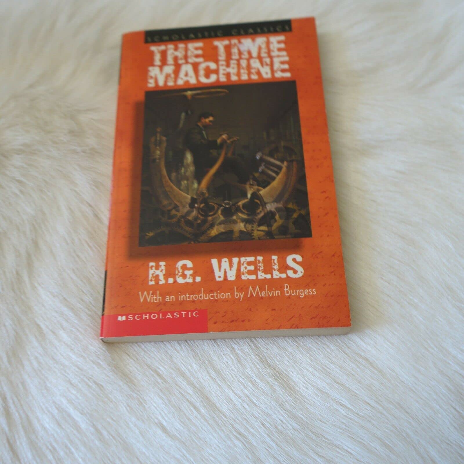 The Time Machine (Scholastic Classics)