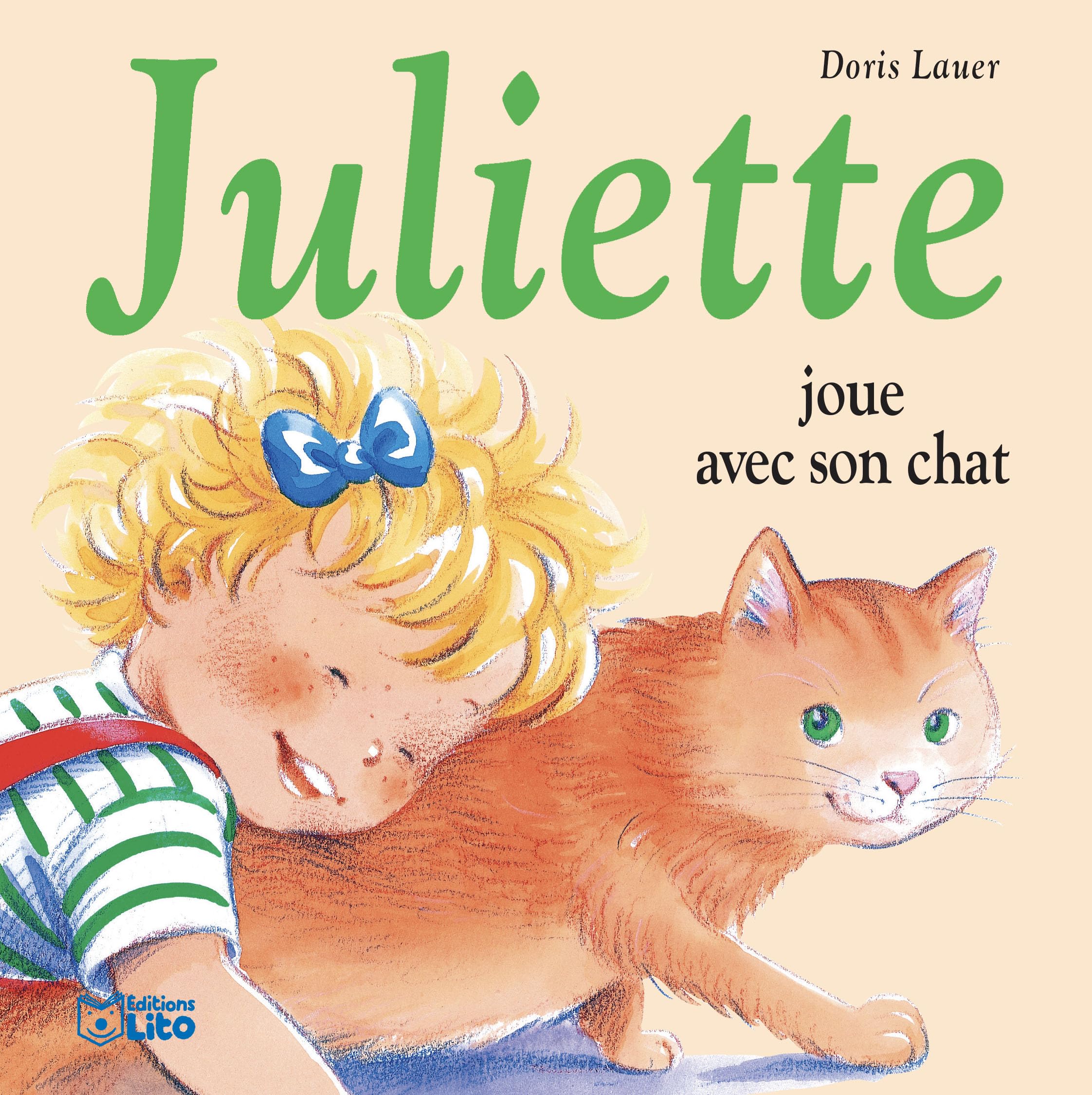 JULIETTE JOUE AVEC SON CHAT