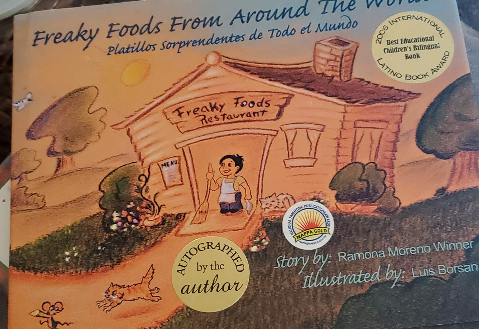 Freaky Foods from Around the World / Platillos Sorprendentes de Todo el Mundo (English/Spanish) An adventure in international foods. (Spanish Edition)