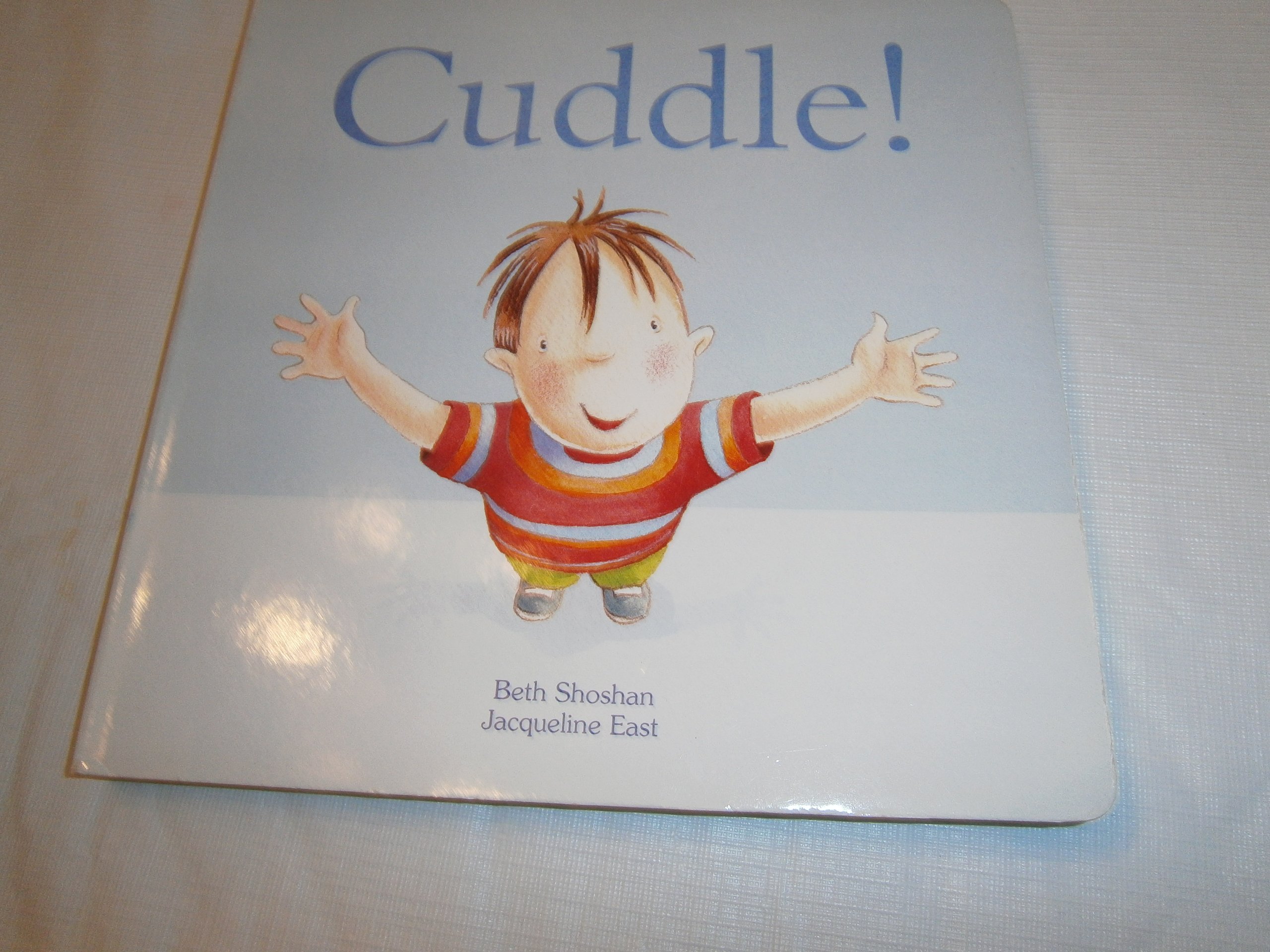 CUDDLE (BOARD BOOK)