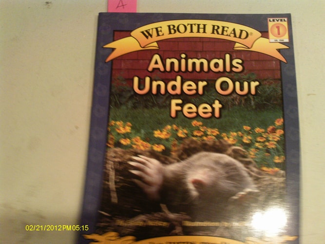 We Both Read-Animals Under Our Feet (Pb)