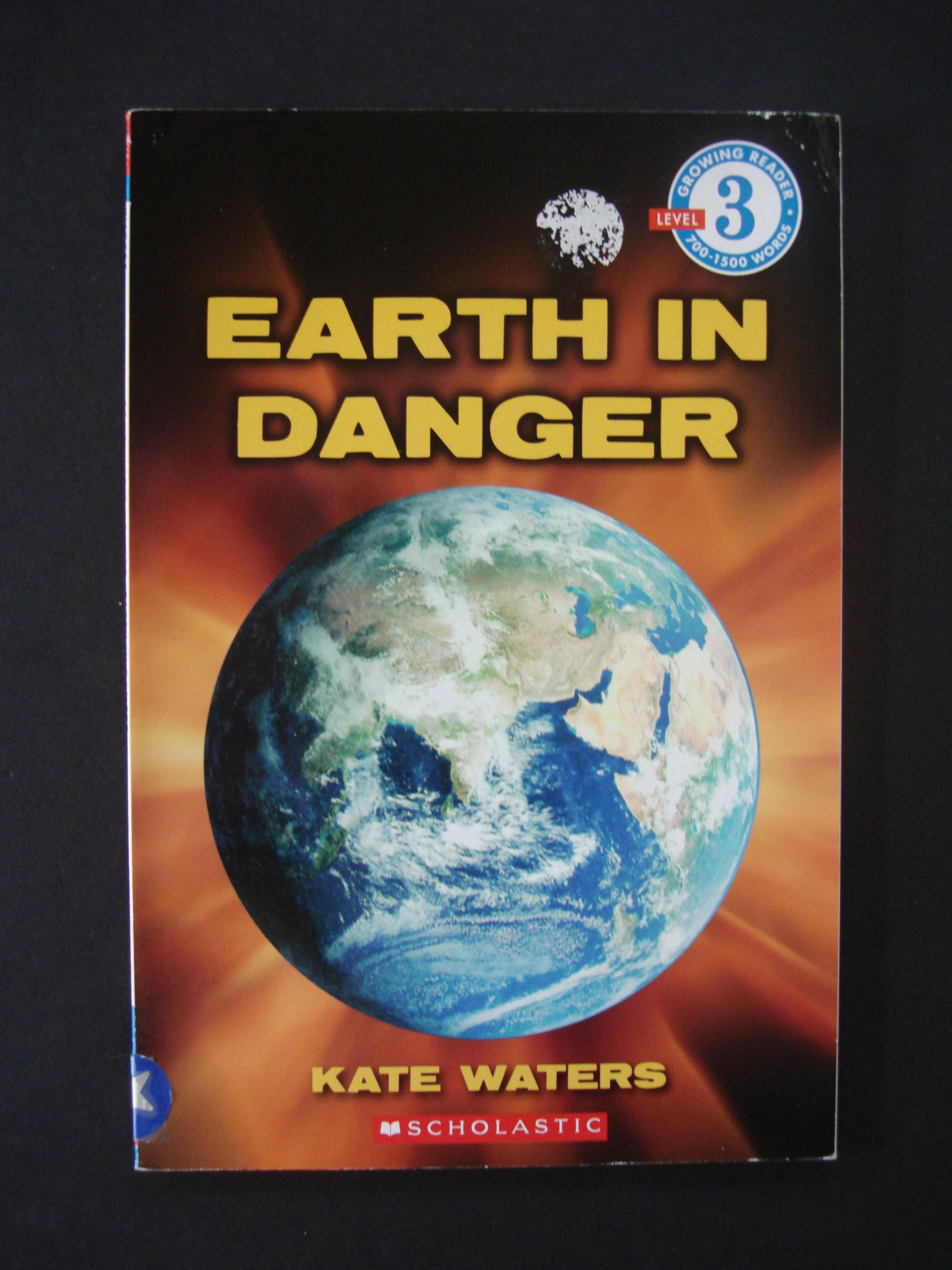 Earth in Danger [Paperback] [Jan 01, 2009] Kate Waters