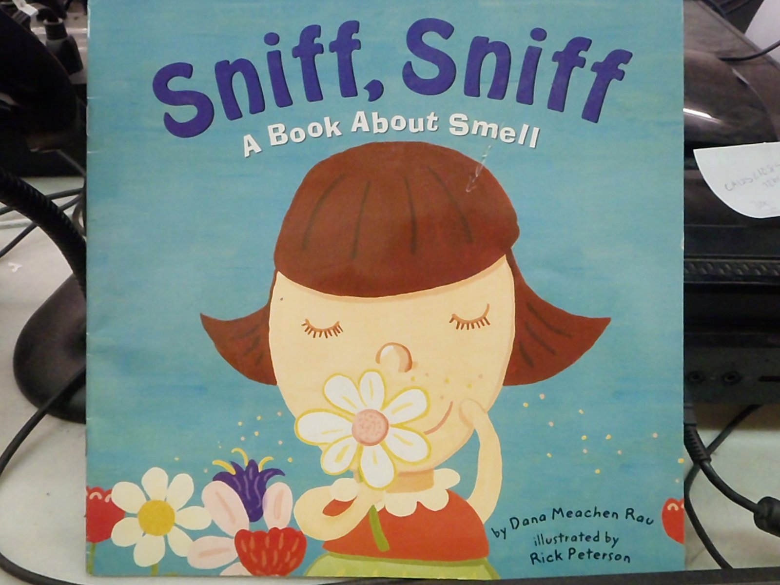 Sniff, Sniff [Scholastic]: A Book about Smell (Amazing Body: The Five Senses)