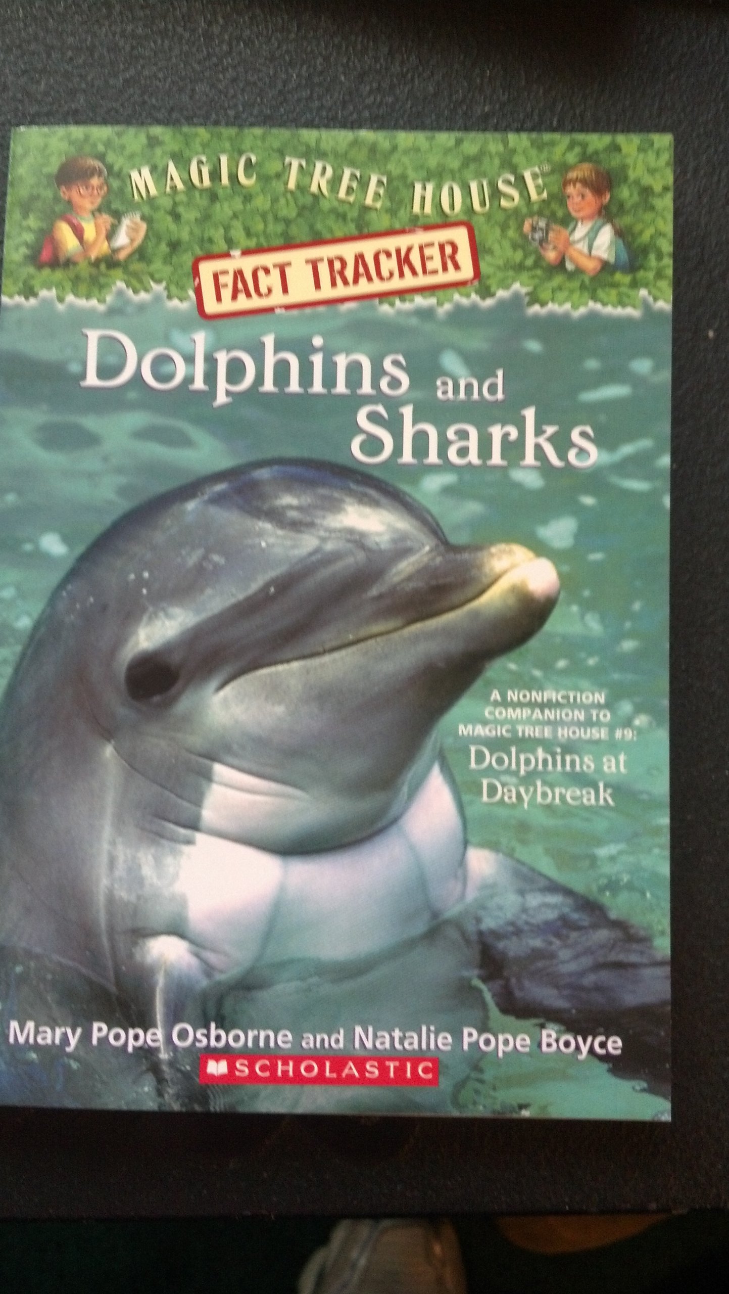 Dolphins and Sharks - Magic Tree House Fact Tracker (Magic Tree House)